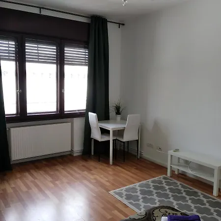 Black & White 2 Apartment *