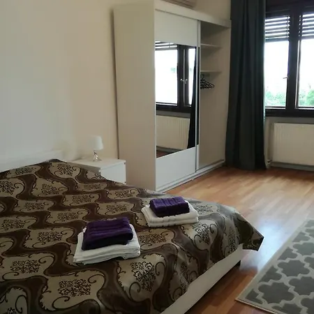 Black & White 2 Apartment