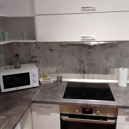 Black & White 2 Apartment