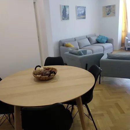 Apartamento Black & White 2 *