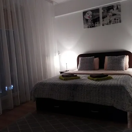 Black & White 2 Apartment